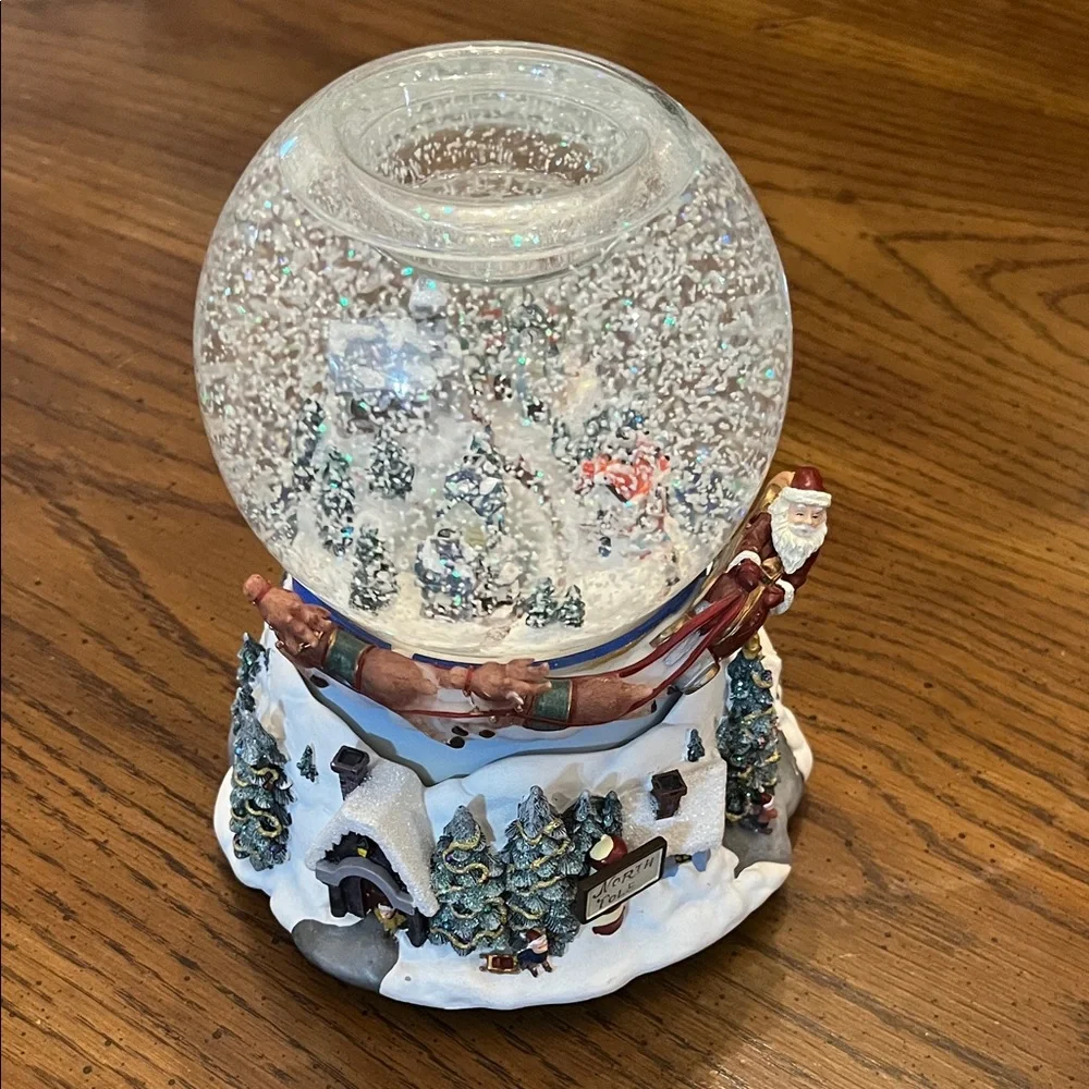 PartyLite Olde World‎ Village musical snow globe